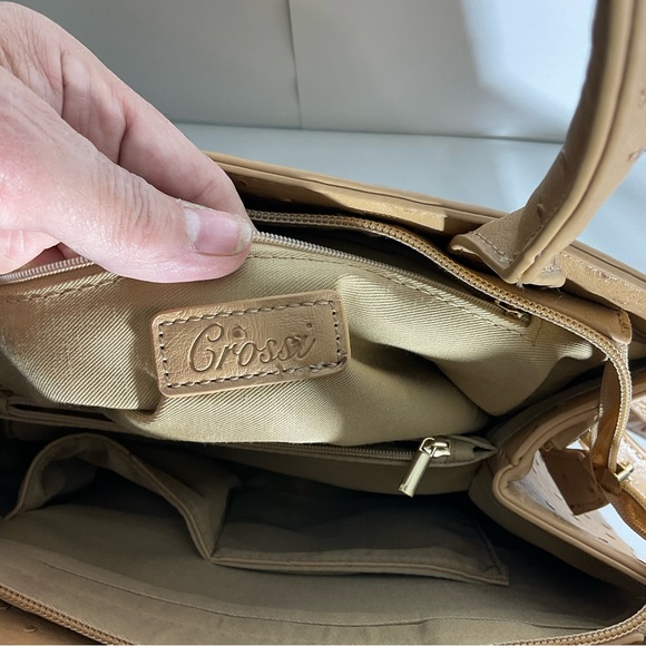 Crossi Woman’s Ostrich Faux Leather Bow Camel Tan Double Pocket Gold Zip Bag - Picture 2 of 16